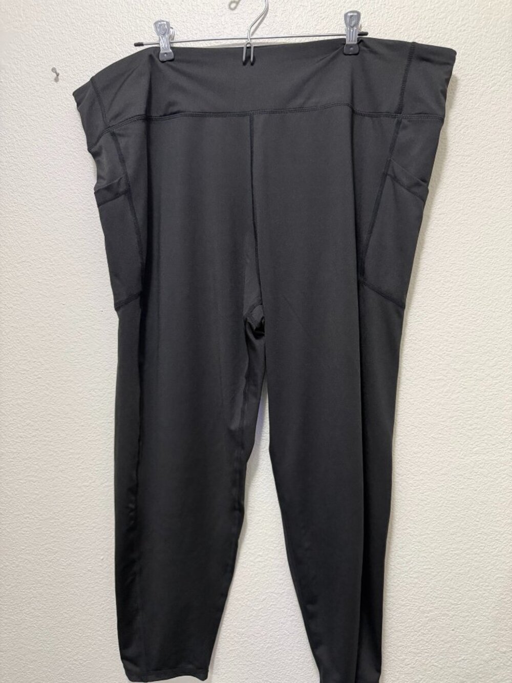 Pro Player black high waisted ankle length leggings with pockets, size 3X
